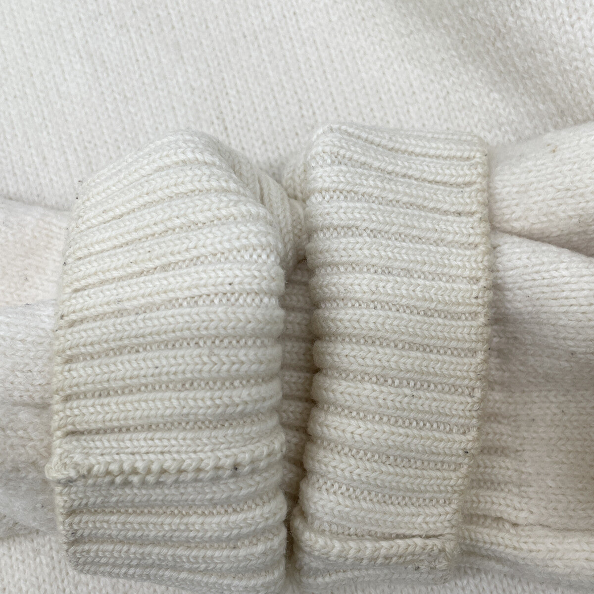 AMI PARIS アミパリス UKS002.018 ホワイト ワンポイント ロゴニット トップス M