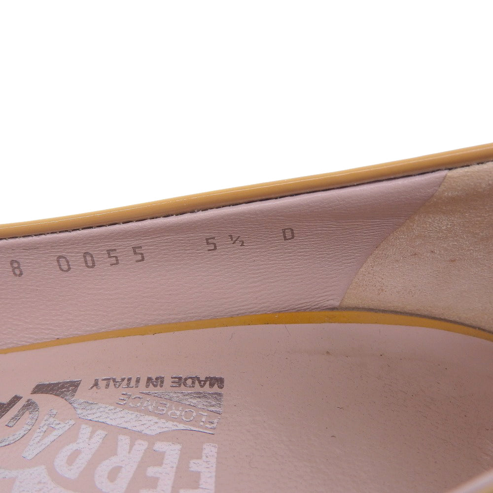 Salvatore Ferragamo サルヴァトーレフェラガモ ヴァラリボン パテント パンプス レディース マスタード 5 1/2 シューズ 5.5