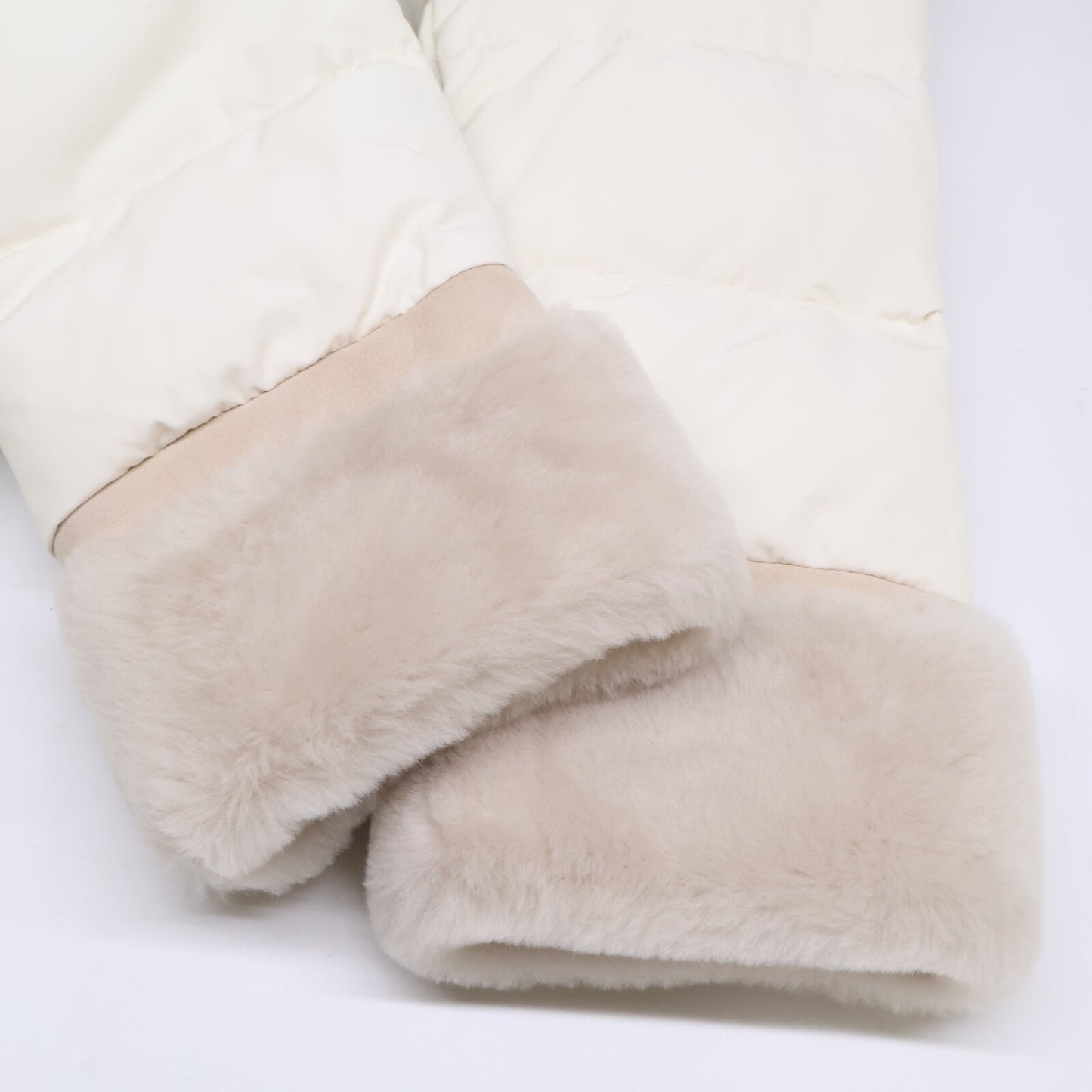 1piu1uguale3 ウノピゥウノウグァーレトレ xEMMETIエンメティ MRB536 MOUNTON SHORT WRAPHOODED COAT ムートン切替ダウン コート IV