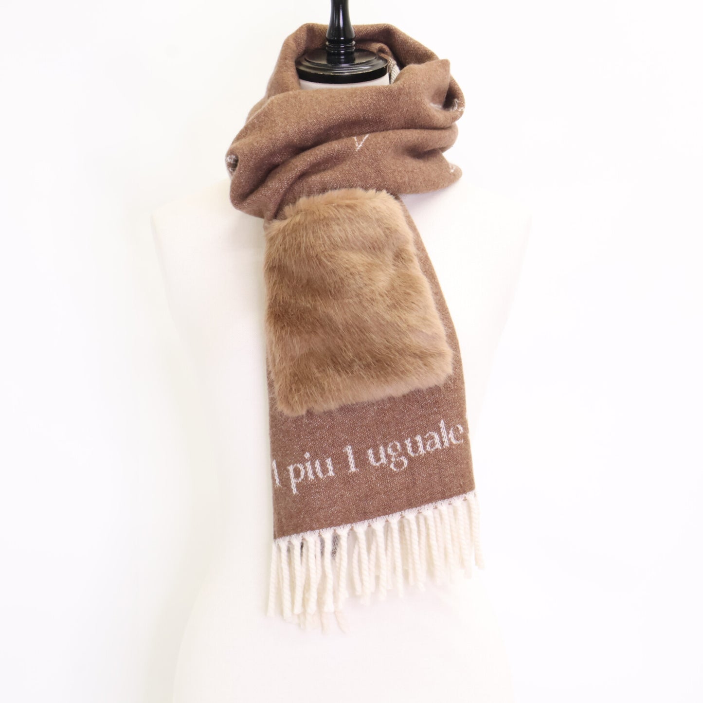 1piu1uguale3 ウノピゥウノウグァーレトレ MRG470 CAS022 75/F 113 MUFFLER with POCKET エコファーポケット マフラー