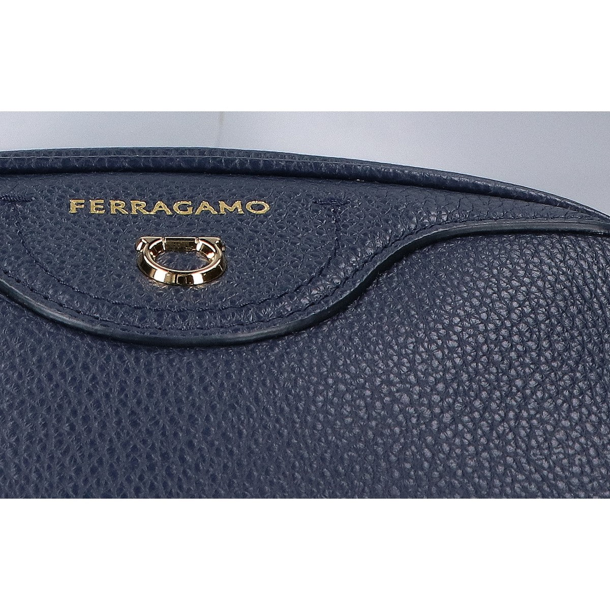 Salvatore Ferragamo サルヴァトーレフェラガモ EE-21 8372 ガンチーニ ショルダーバッグ