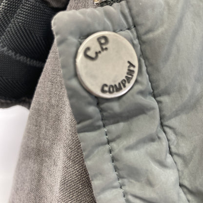 C.P.COMPANY シーピーカンパニー 51184168 ｸﾞﾚｰ×ｸﾞﾘｰﾝ ﾘﾊﾞｰｼﾌﾞﾙｼﾞｬｹｯﾄ ジャケット 48