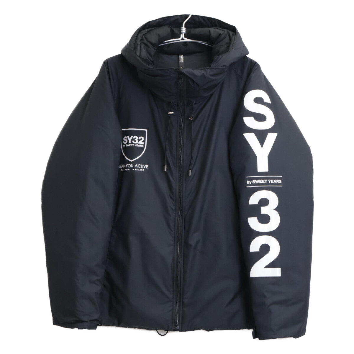 SY32 by SWEET YEARS エスワイサーティトゥーバイスウィートイヤーズ 13483 ﾌﾞﾗｯｸ SHIELD LOGO INSULATION JACKET ジャケット XL