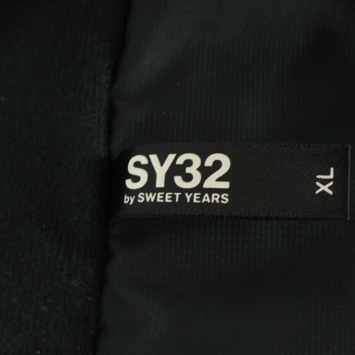 SY32 by SWEET YEARS エスワイサーティトゥーバイスウィートイヤーズ 13483 ﾌﾞﾗｯｸ SHIELD LOGO INSULATION JACKET ジャケット XL
