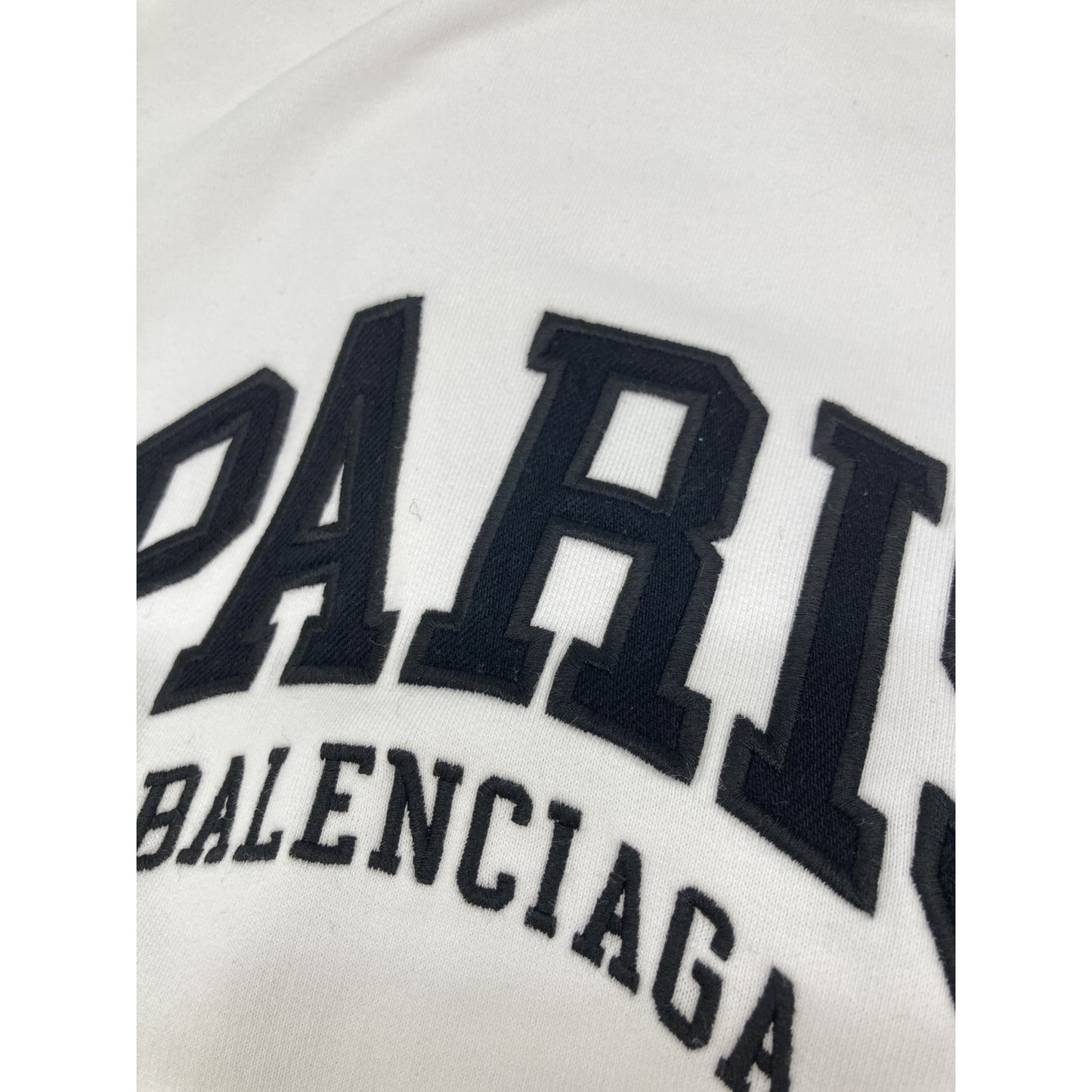 BALENCIAGA バレンシアガ 674988 ﾎﾜｲﾄ ﾌﾟﾙｵｰﾊﾞｰ ﾌｰﾃﾞｨ トップス Ⅿ