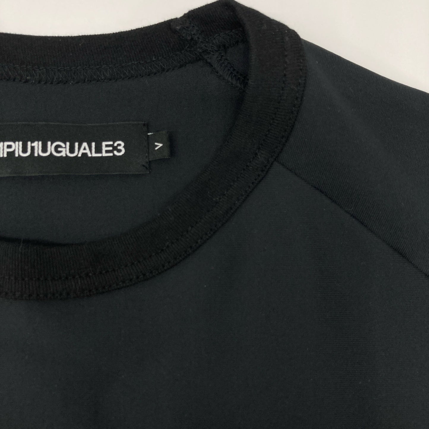 1piu1uguale3 ウノピゥウノウグァーレトレ TF049 ×SAINT MAFIA CLUB ﾌﾞﾗｯｸ ﾛｺﾞ ﾗｸﾞﾗﾝ トップス V（L）