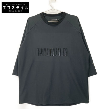 1piu1uguale3 ウノピゥウノウグァーレトレ TF049 ×SAINT MAFIA CLUB ﾌﾞﾗｯｸ ﾛｺﾞ ﾗｸﾞﾗﾝ トップス V（L）