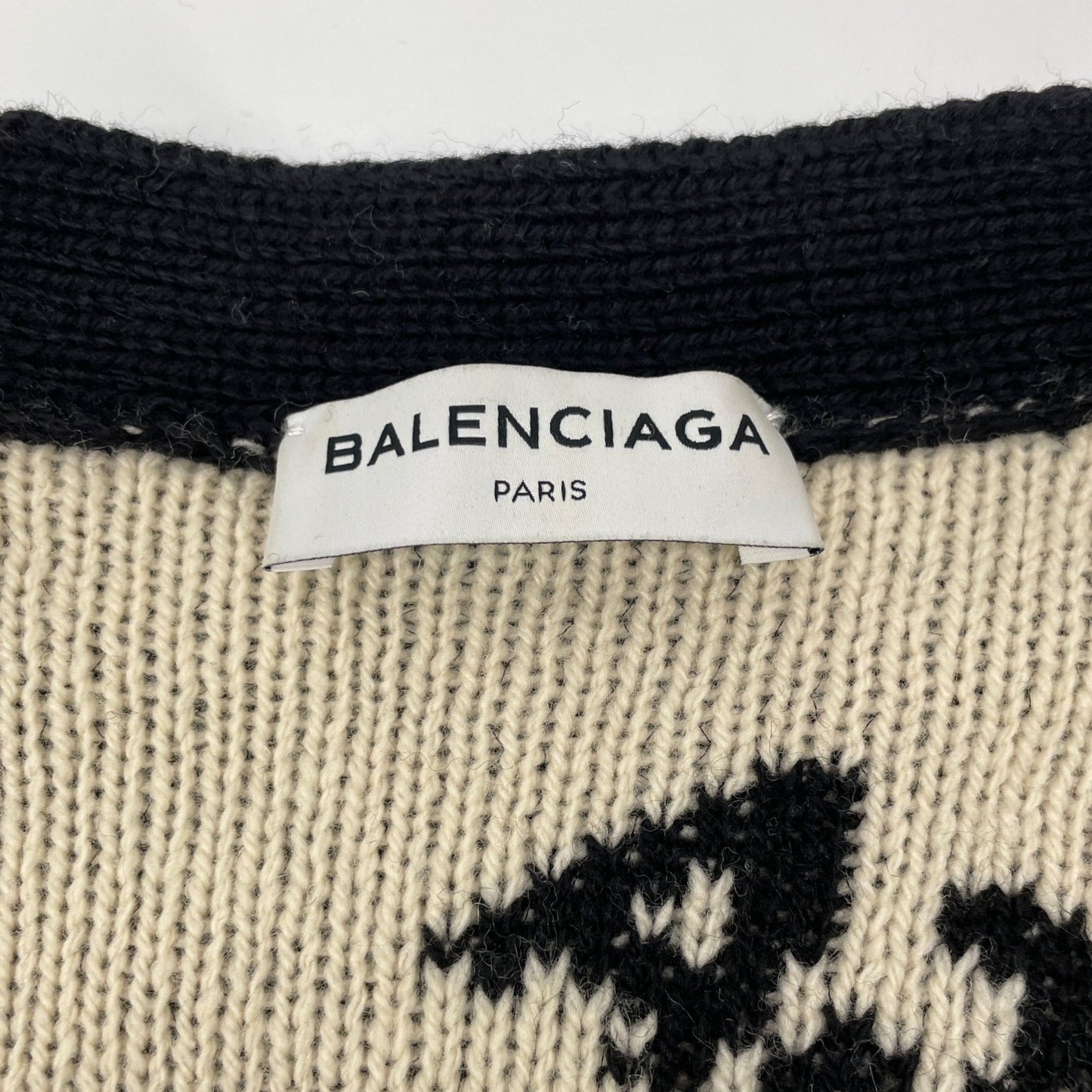 BALENCIAGA バレンシアガ 17年製 502615 ﾌﾞﾗｯｸ ｼﾞｬｶﾞｰﾄﾞﾛｺﾞ ｶｰﾃﾞｨｶﾞﾝ トップス 34