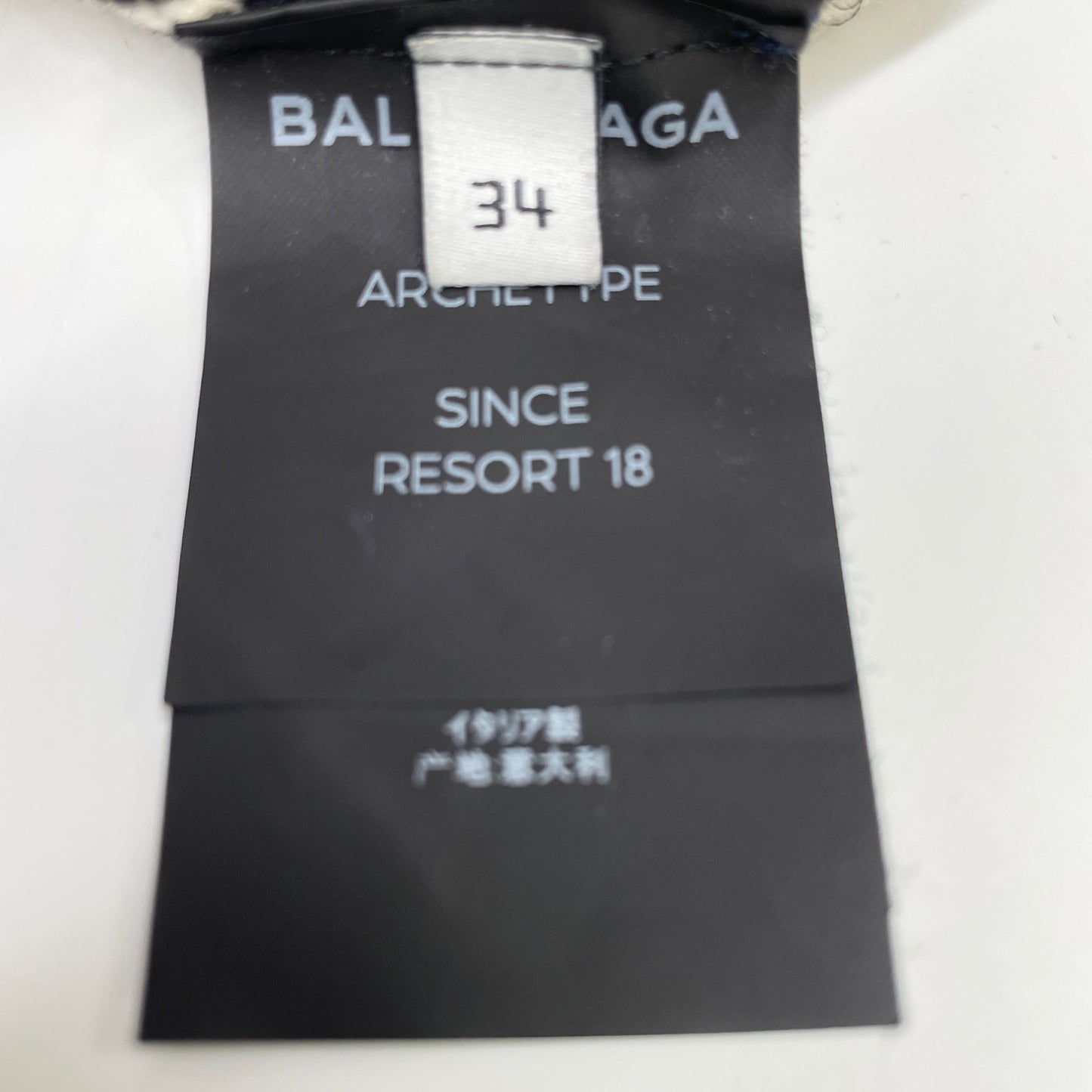 BALENCIAGA バレンシアガ 17年製 502615 ﾌﾞﾗｯｸ ｼﾞｬｶﾞｰﾄﾞﾛｺﾞ ｶｰﾃﾞｨｶﾞﾝ トップス 34