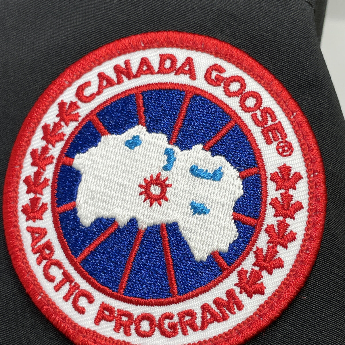 CANADA GOOSE カナダグース 2302JL ﾌﾞﾗｯｸ ﾏｯｹﾝｼﾞｰﾊﾟｰｶ ﾀﾞｳﾝｼﾞｬｹｯﾄ ジャケット XS