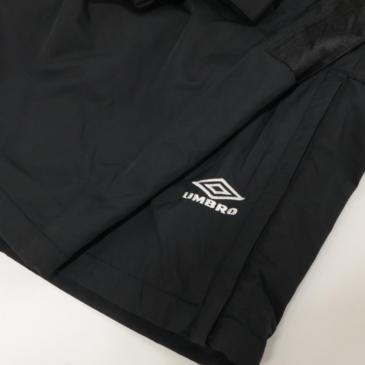 UMBRO アンブロ ×19SO ﾌﾞﾗｯｸ ﾅｲﾛﾝ ｼﾞｬｹｯﾄ ﾊﾟﾝﾂ ｾｯﾄｱｯﾌﾟ L