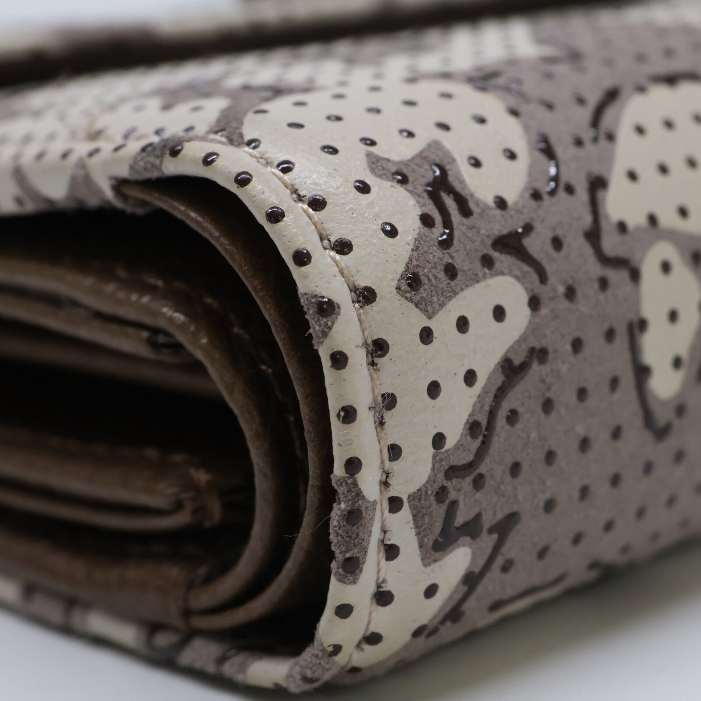 印傳屋 【新品同様】SARAMAS サラマス 札入S-21 二つ折り財布（小銭入れあり）