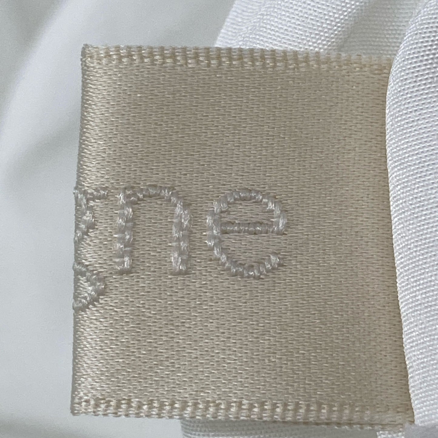 cygne シーニュ ﾎﾜｲﾄ CY2511-07-038 ｶｯﾄｼﾞｬｶﾞｰﾄﾞﾊﾟｰｶｰ eluu トップス F