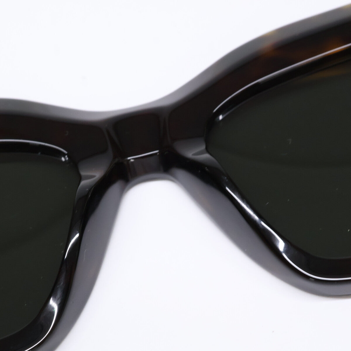 SAINT LAURENT PARIS サンローランパリ 【美品】SL759 002 キャットアイシェイプ サングラス 53□20-145