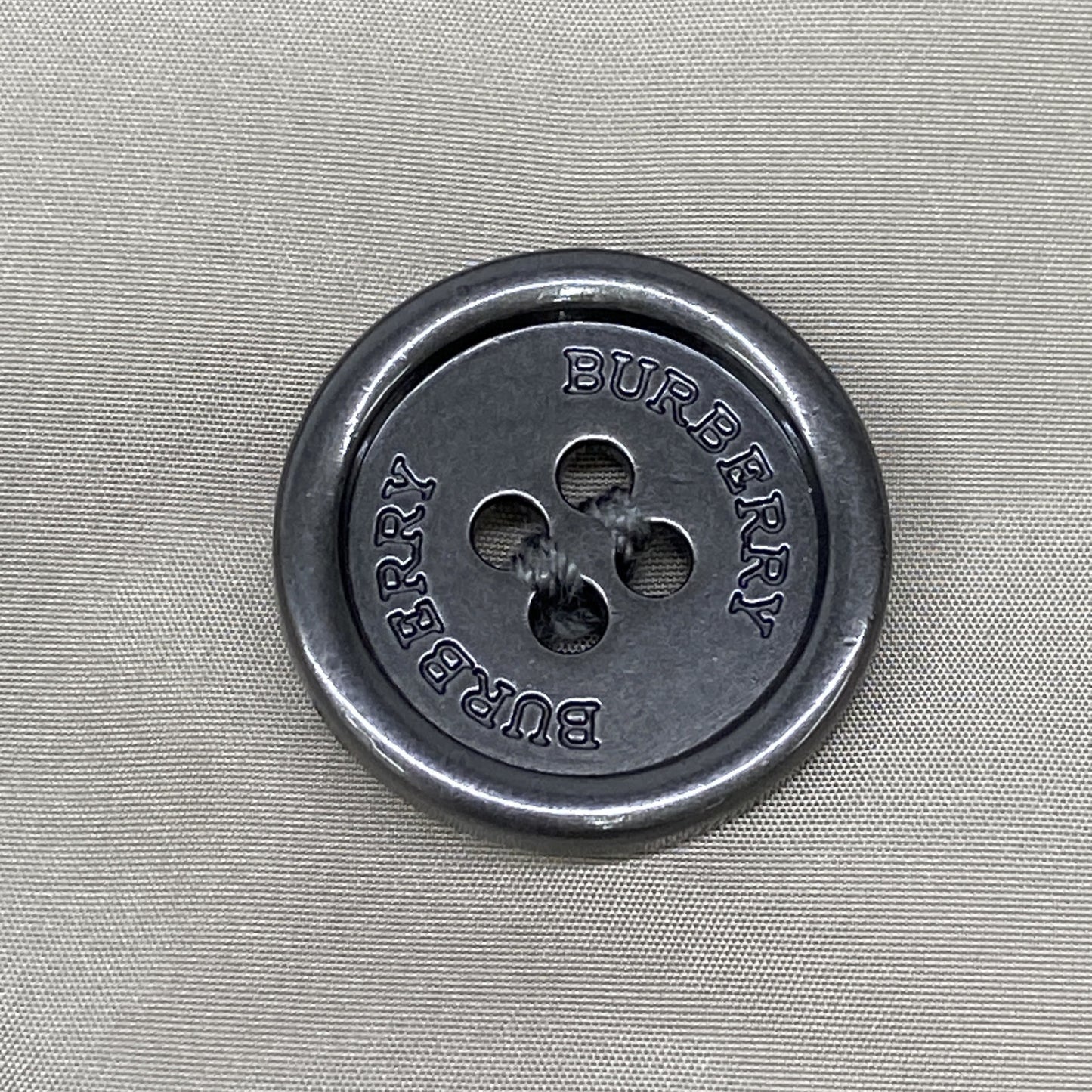 BURBERRY LONDON バーバリーロンドン ﾍﾞｰｼﾞｭ FRD59-370-40 ﾅｲﾛﾝ ﾄﾚﾝﾁｺｰﾄ コート 38