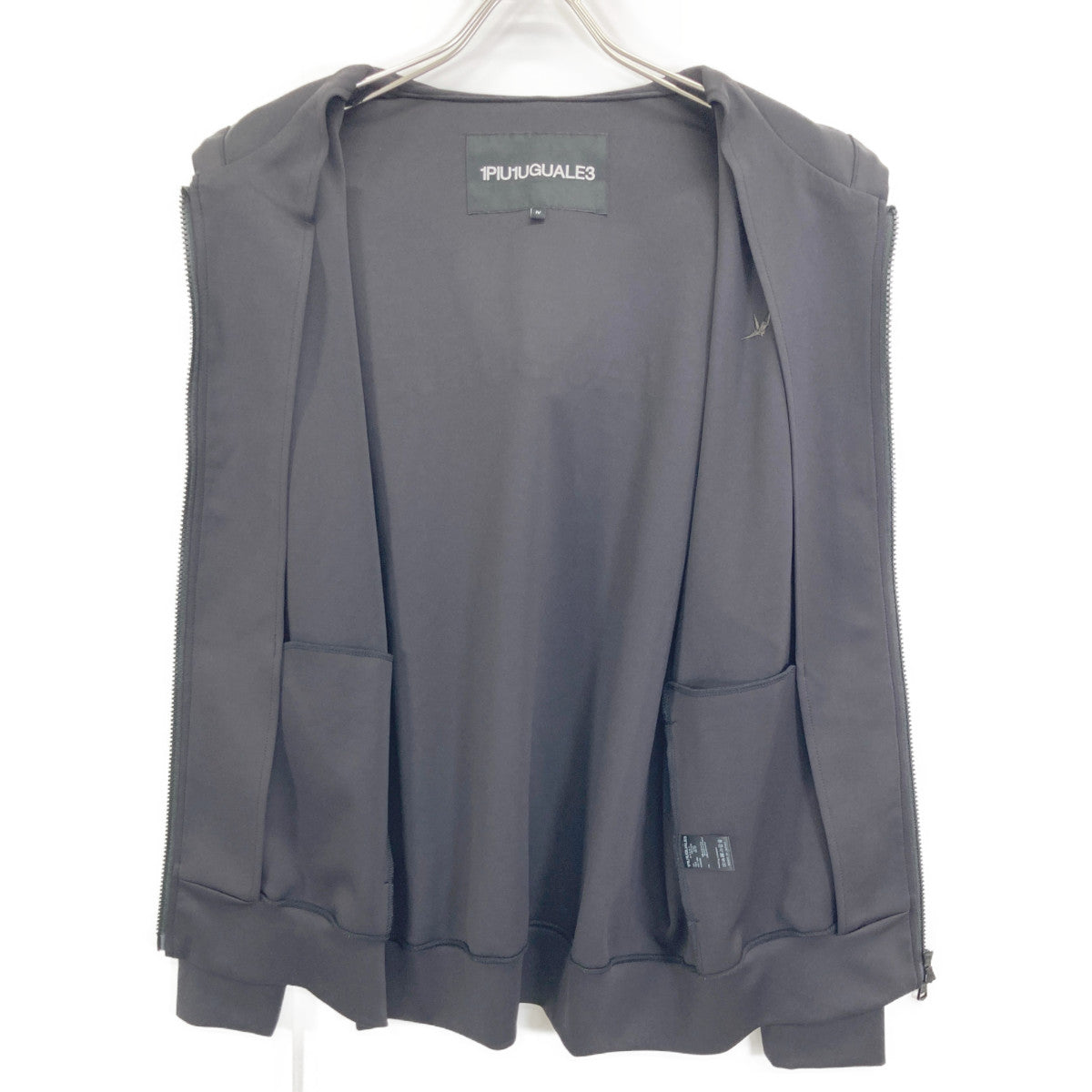 1piu1uguale3 ウノピゥウノウグァーレトレ SRY025 ﾌﾞﾗｯｸ ﾊﾞｯｸﾛｺﾞ入り ｽﾄﾚｯﾁ ﾊﾟｰｶｰ トップス 4