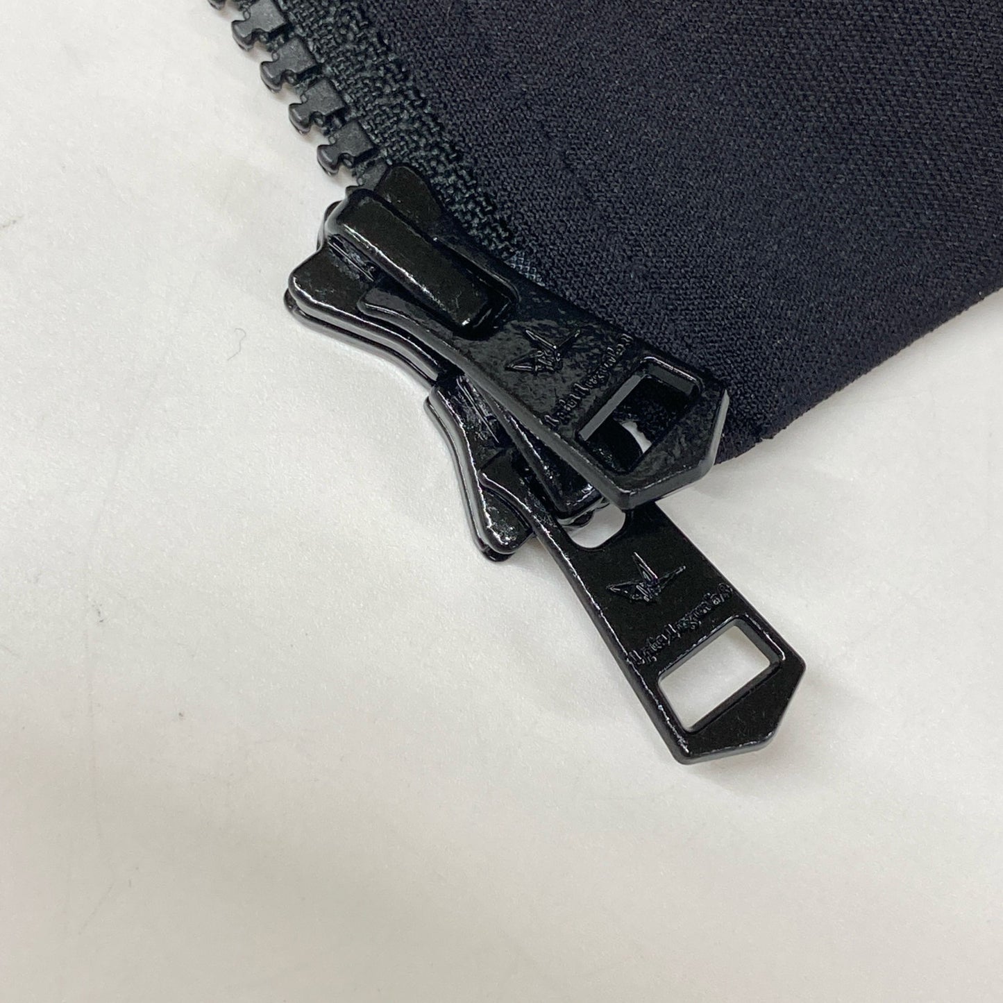 1piu1uguale3 ウノピゥウノウグァーレトレ SRY025 ﾌﾞﾗｯｸ ﾊﾞｯｸﾛｺﾞ入り ｽﾄﾚｯﾁ ﾊﾟｰｶｰ トップス 4