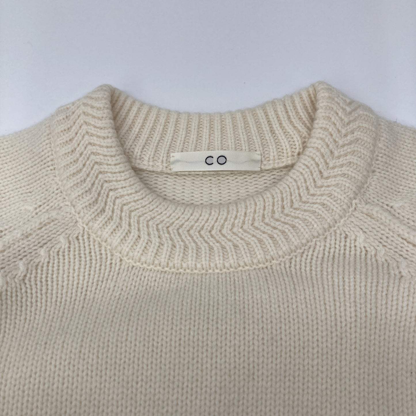 CO コー 7662WCMESSNA22 ﾎﾜｲﾄ ｸﾙｰﾈｯｸ ｶｼﾐﾔ ﾐﾄﾞﾙｹﾞｰｼﾞﾆｯﾄ トップス S