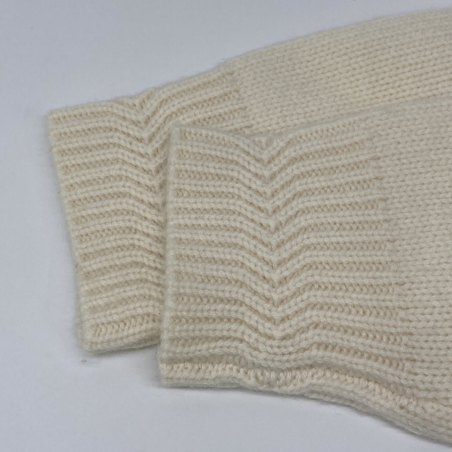 CO コー 7662WCMESSNA22 ﾎﾜｲﾄ ｸﾙｰﾈｯｸ ｶｼﾐﾔ ﾐﾄﾞﾙｹﾞｰｼﾞﾆｯﾄ トップス S