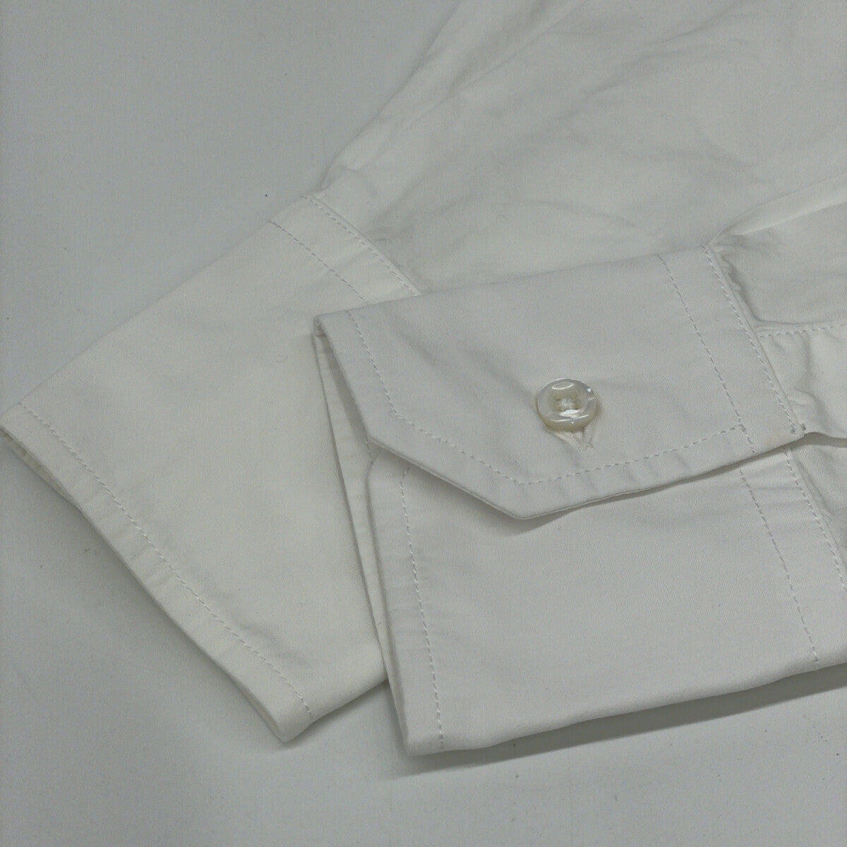 THOM BROWNE トムブラウン FLL005G-03113100 ﾎﾜｲﾄ ﾊﾟｯﾁﾎﾟｹｯﾄ ｵｯｸｽﾌｫｰﾄﾞｼｬﾂ トップス 38