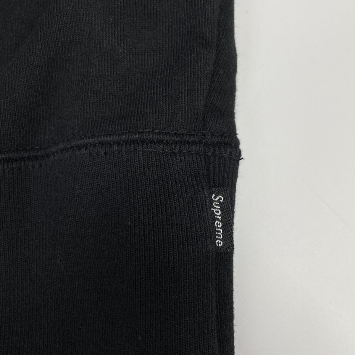 Supreme シュプリーム ﾌﾞﾗｯｸ ﾌﾟﾙｵｰﾊﾞｰ ﾊﾟｰｶｰ トップス L