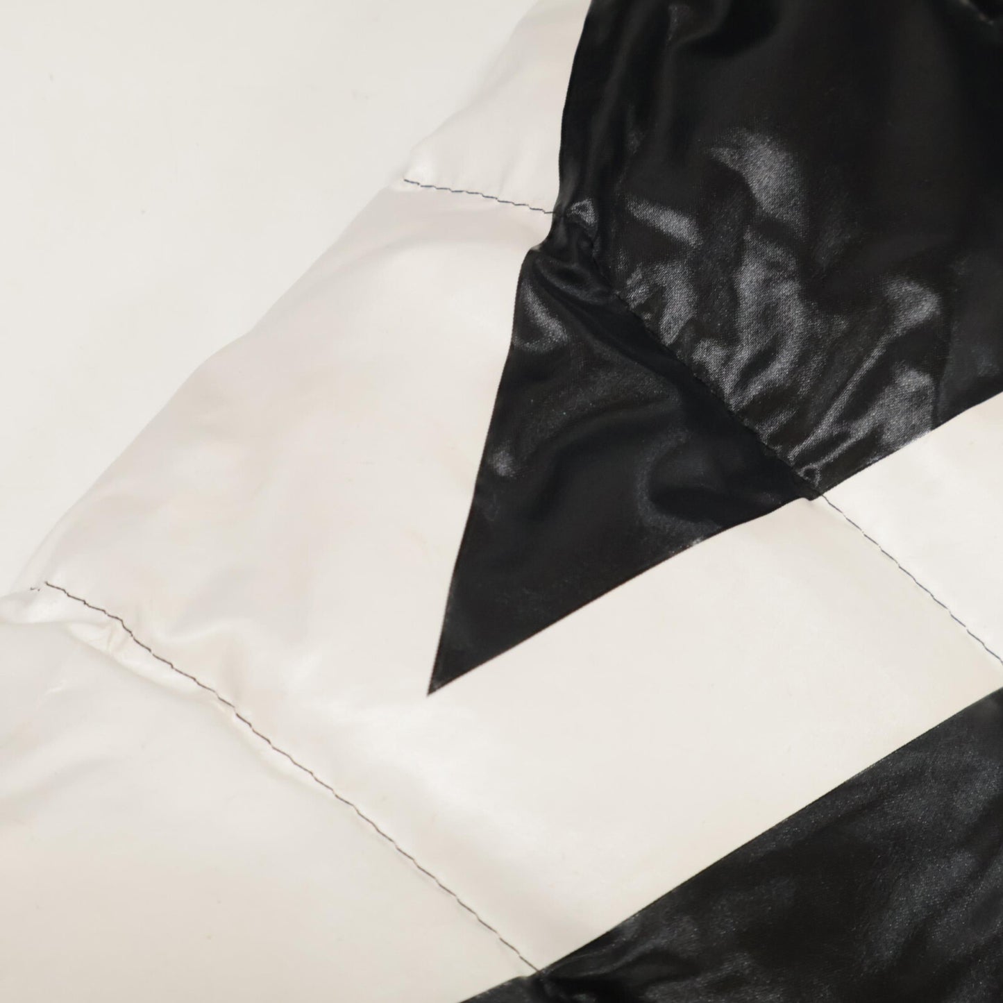 VALENTINO ヴァレンティノ 国内正規 WV3CNA317KQ ロゴシグネチャー ナイロンダウン ジャケット 44