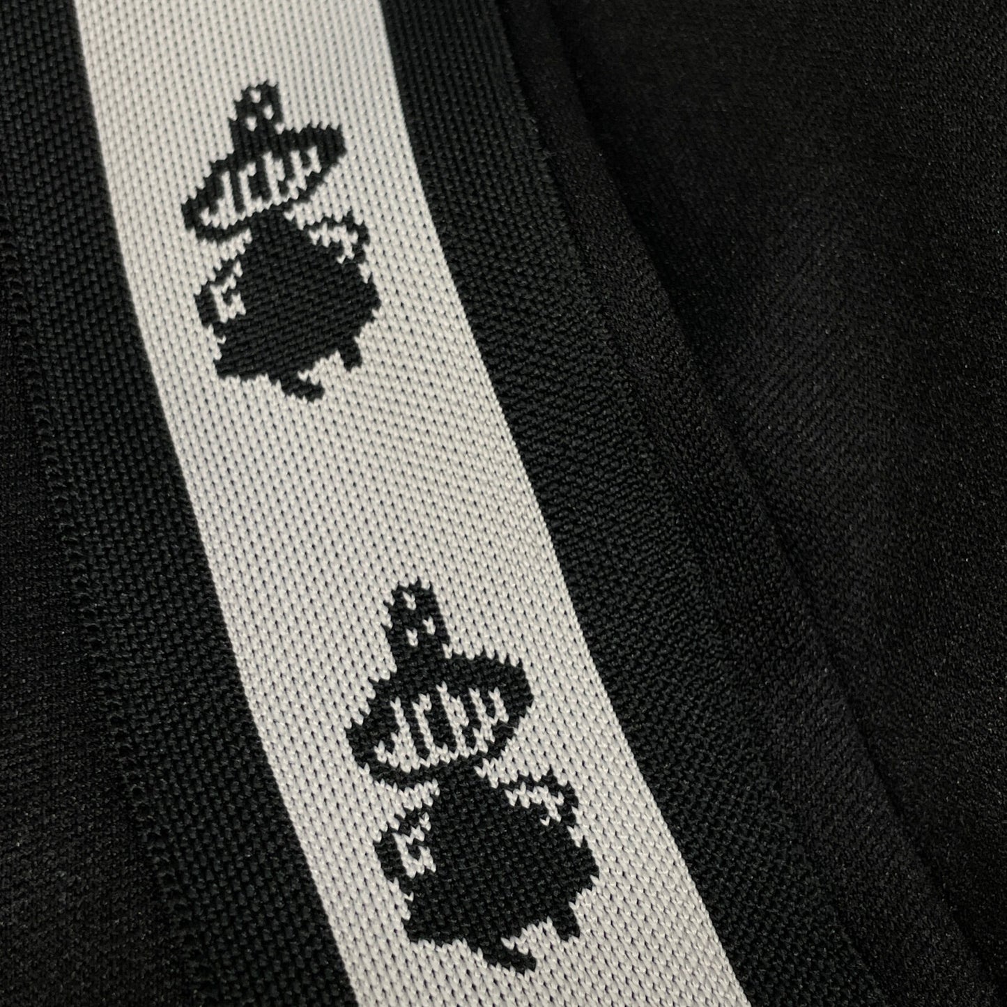 a part of me. ア･パート オブ ミー MOOMIN ﾌﾞﾗｯｸ ﾉｰｽﾘｰﾌﾞﾜﾝﾋﾟｰｽ ワンピース 表記なし