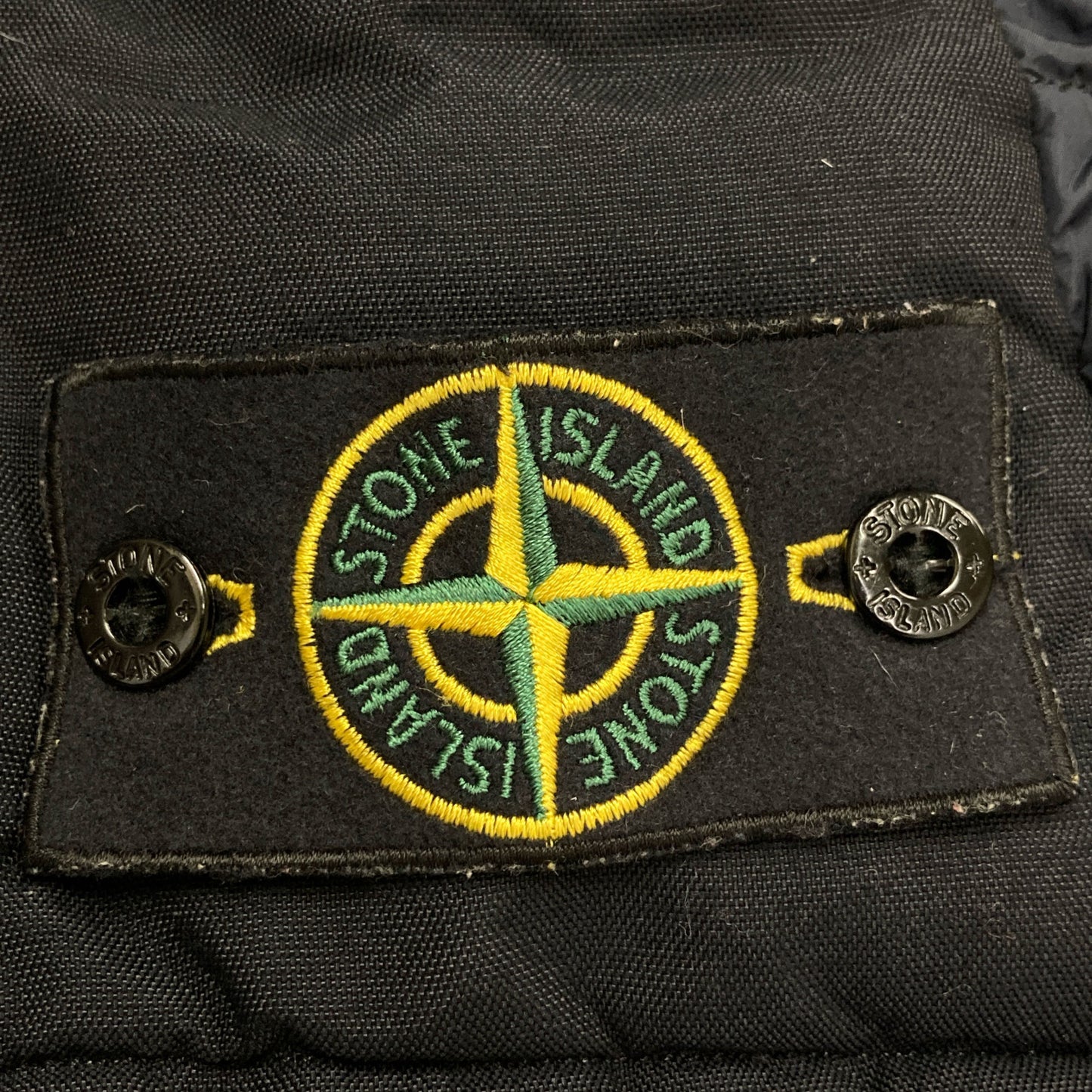 STONE ISLAND ストーンアイランド ﾈｲﾋﾞｰ 5915G0723 ｶﾞｰﾒﾝﾄﾀﾞｲ ﾀﾞｳﾝﾍﾞｽﾄ ベスト M