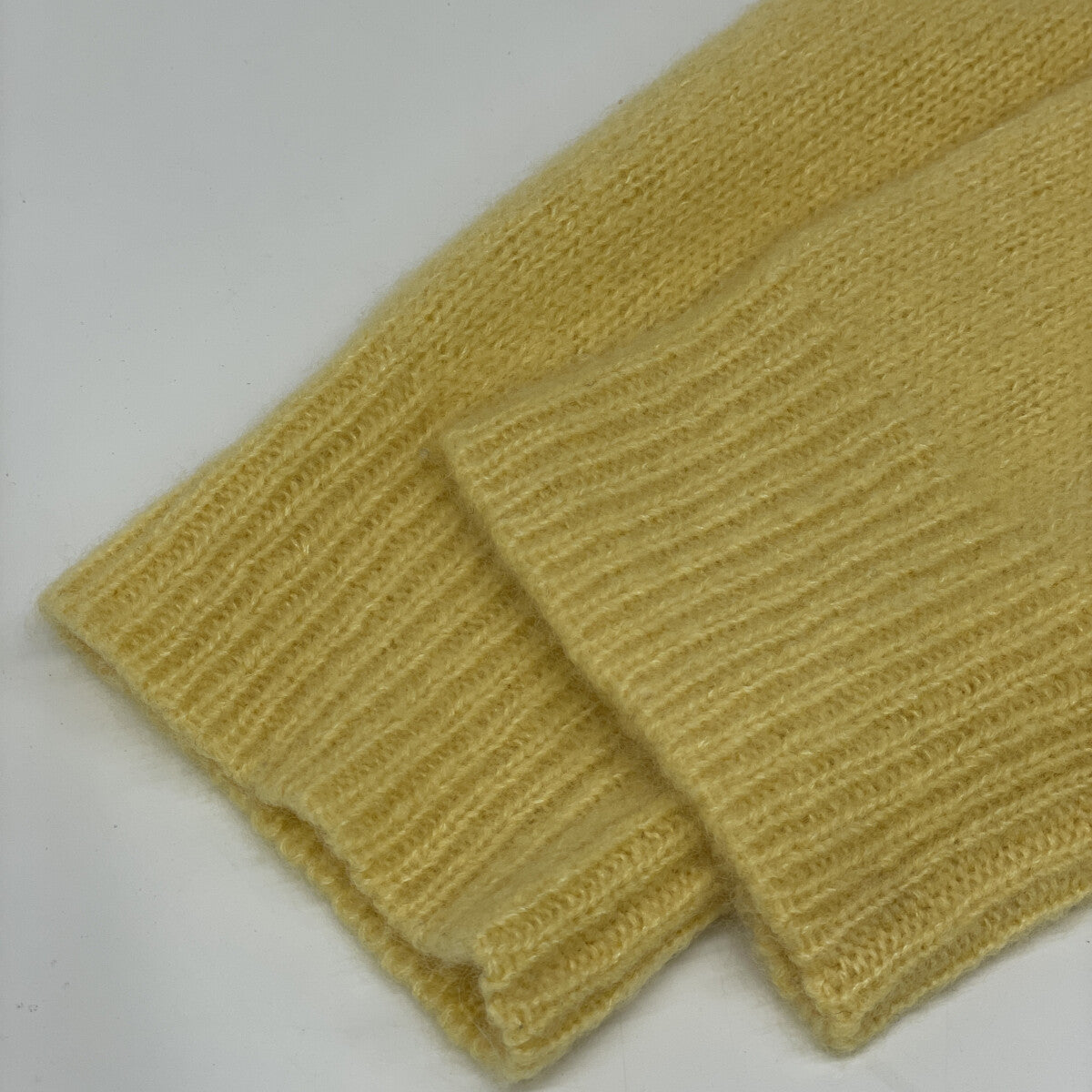 CELINE セリーヌ 2A21L739M ｴﾃﾞｨ期 ｲｴﾛｰ ｶｼﾐﾔｼﾙｸ ｸﾙｰﾈｯｸ ﾆｯﾄｾｰﾀｰ トップス M