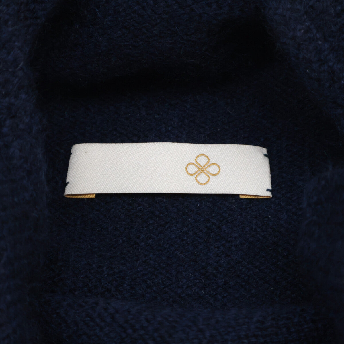 TOYOBOSHI トウヨウボウシ 糸衣 NAZUNA 08IT-PC0002 ﾈｲﾋﾞｰ ｶｼﾐﾔ100 ﾀｰﾄﾙﾈｯｸ ﾆｯﾄ トップス 1