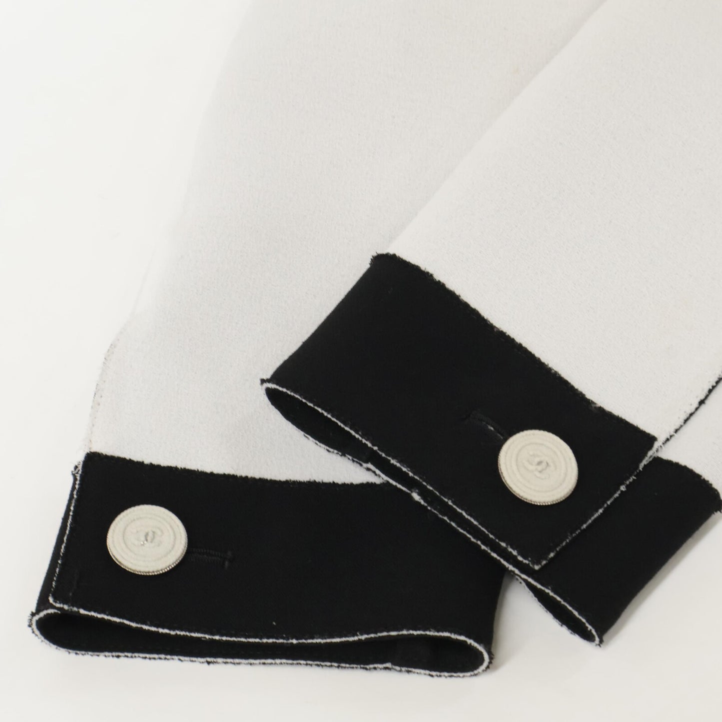 CHANEL シャネル 【国内正規】P49010V35772 ココマークボタン カットオフデザイン ベルト付 ジャケット 40