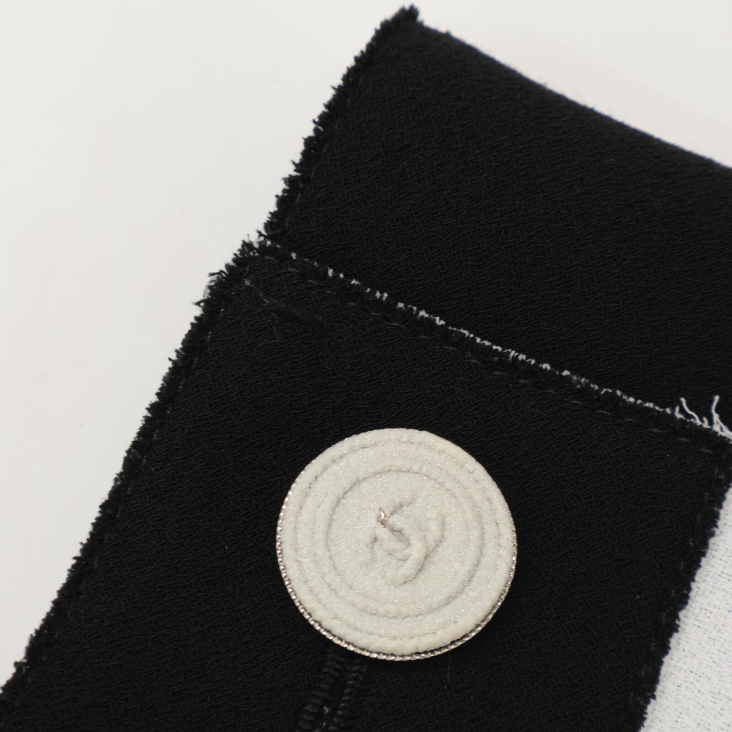 CHANEL シャネル 【国内正規】P49010V35772 ココマークボタン カットオフデザイン ベルト付 ジャケット 40