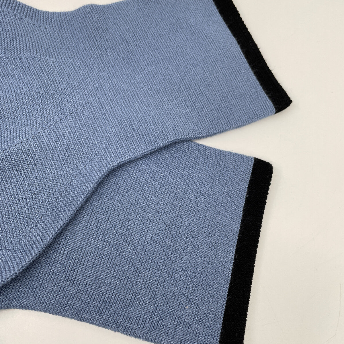 TO BE CHIC トゥービーシック 22年 ﾌﾞﾙｰ ﾚｰﾖﾝﾎﾟﾘｴｽﾃﾙ ﾌﾟﾙｵｰﾊﾞｰﾆｯﾄ ｾｯﾄｱｯﾌﾟ スーツ セットアップ 42