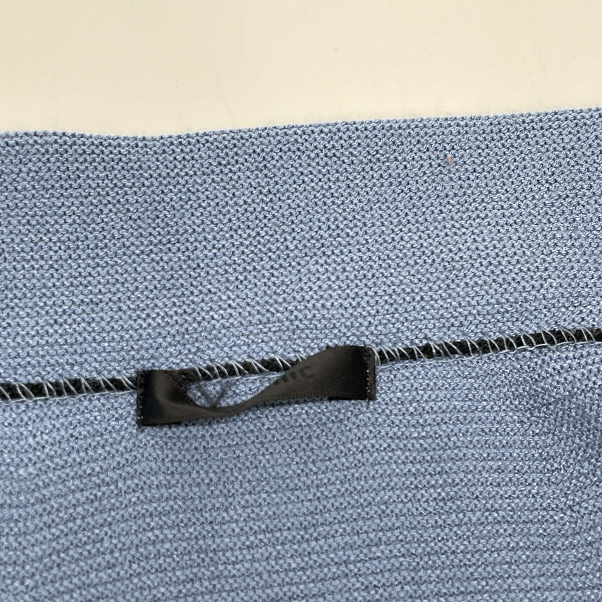 TO BE CHIC トゥービーシック 22年 ﾌﾞﾙｰ ﾚｰﾖﾝﾎﾟﾘｴｽﾃﾙ ﾌﾟﾙｵｰﾊﾞｰﾆｯﾄ ｾｯﾄｱｯﾌﾟ スーツ セットアップ 42