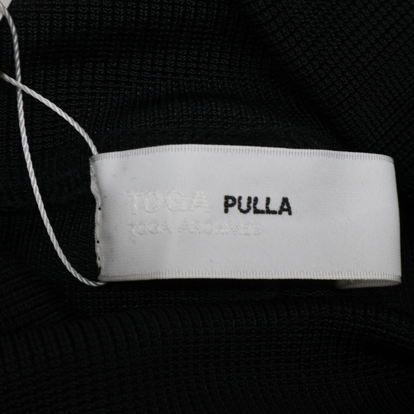 TOGA PULLA トーガプルラ ブラック Glossy rib pullover トップス 38