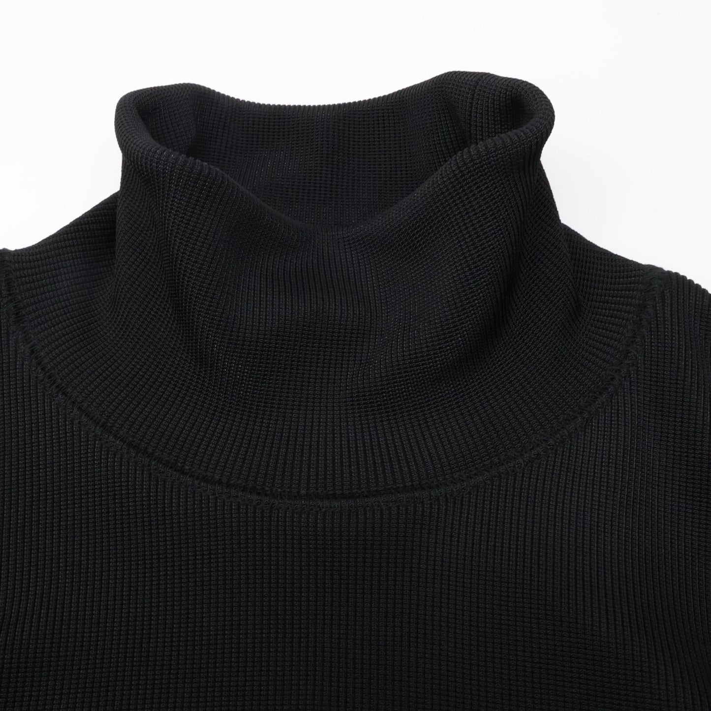 TOGA PULLA トーガプルラ ブラック Glossy rib pullover トップス 38