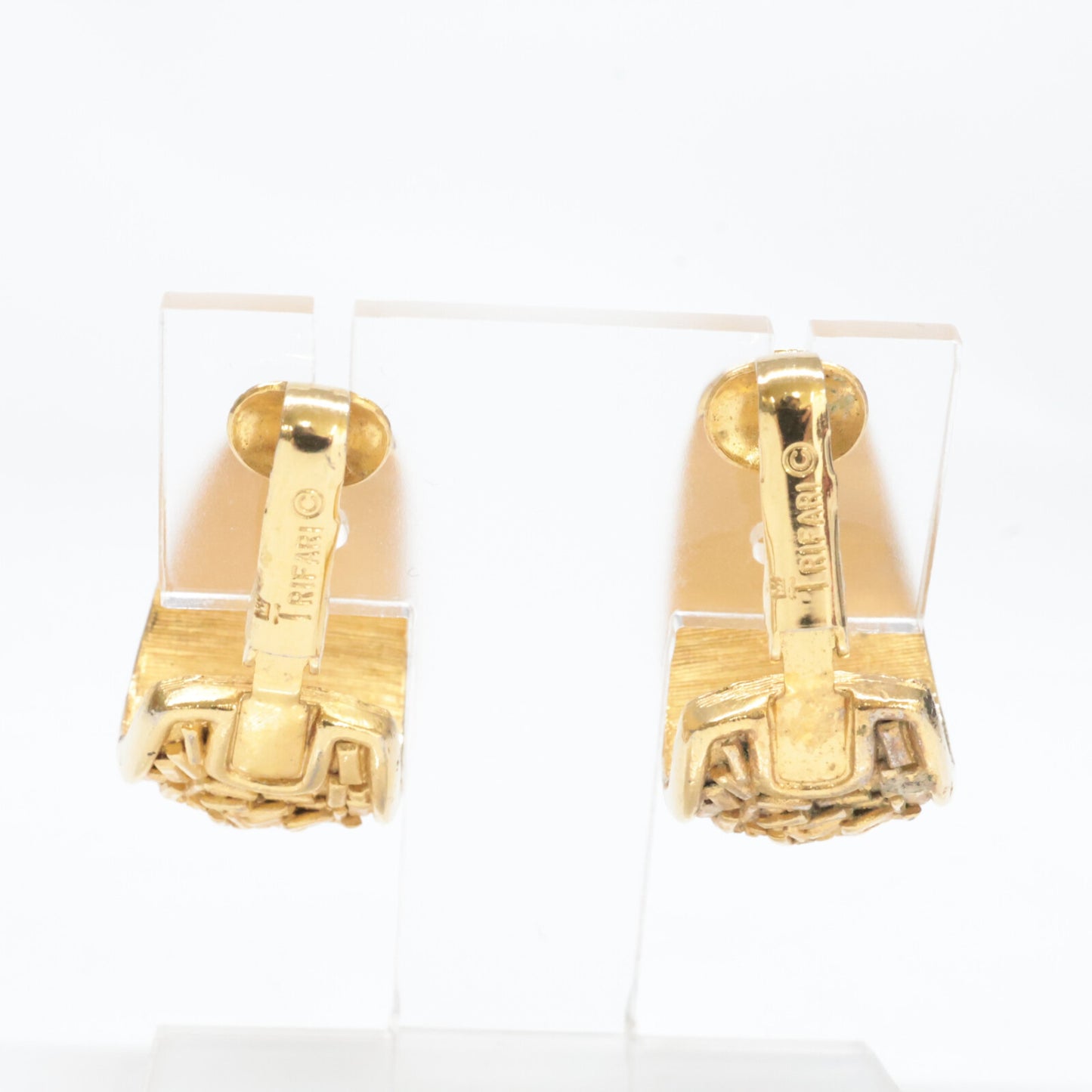 TRIFARI トリファリ フープ イヤリング