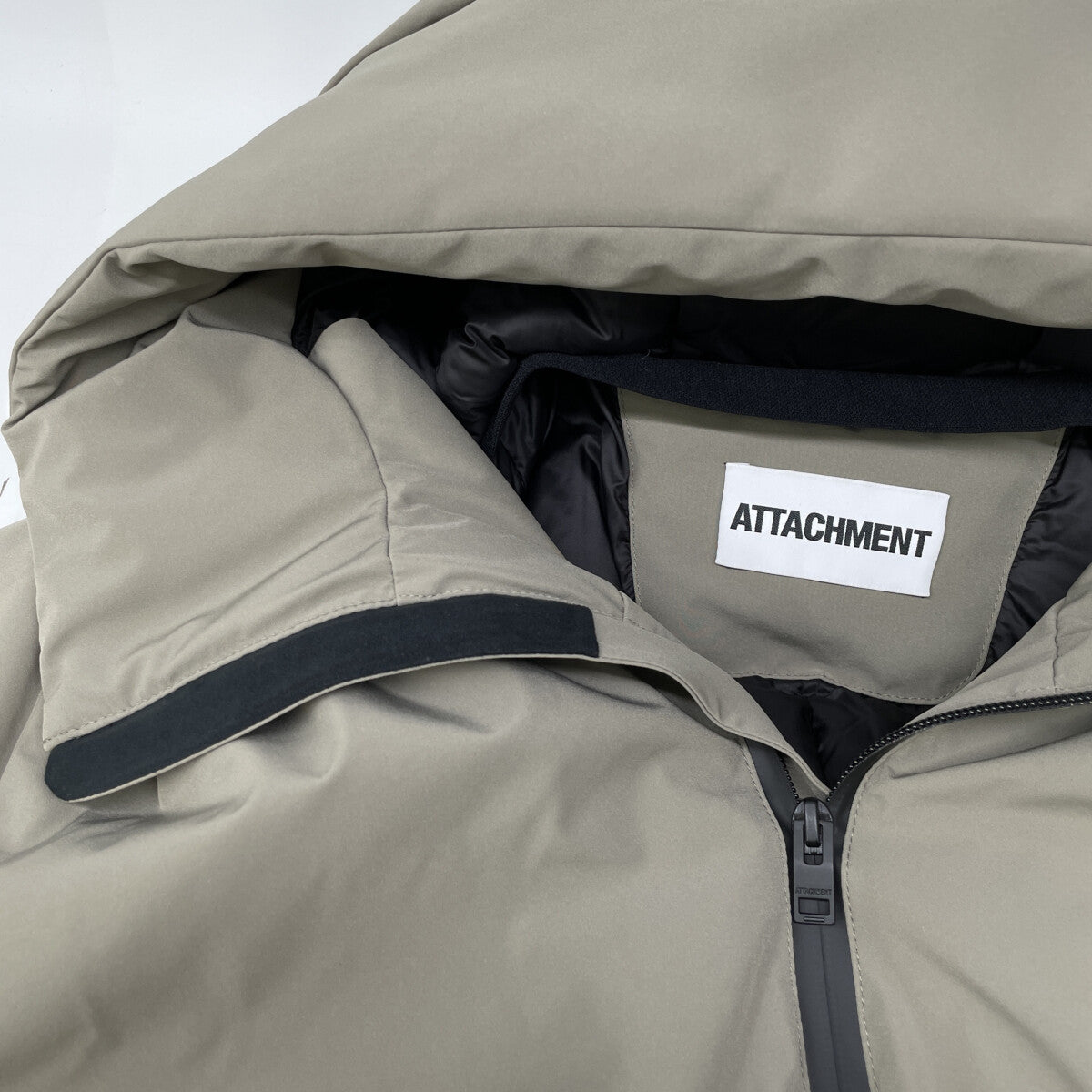 ATTACHMENT アタッチメント 22WAW ｸﾞﾚｰ 3ﾚｲﾔｰ ﾗｲﾄﾀﾌﾀ ﾌｰﾃﾞｯﾄﾞﾀﾞｳﾝｺｰﾄ コート 4