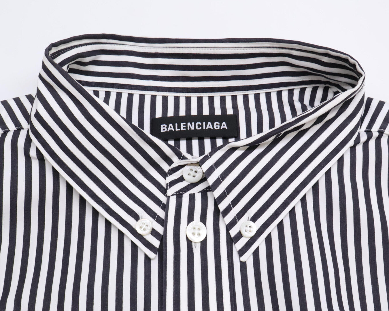 BALENCIAGA バレンシアガ ﾌﾞﾗｯｸ/ﾎﾜｲﾄ ｽﾄﾗｲﾌﾟ 534333 2018年製 刺繍ｼｬﾂ トップス 39