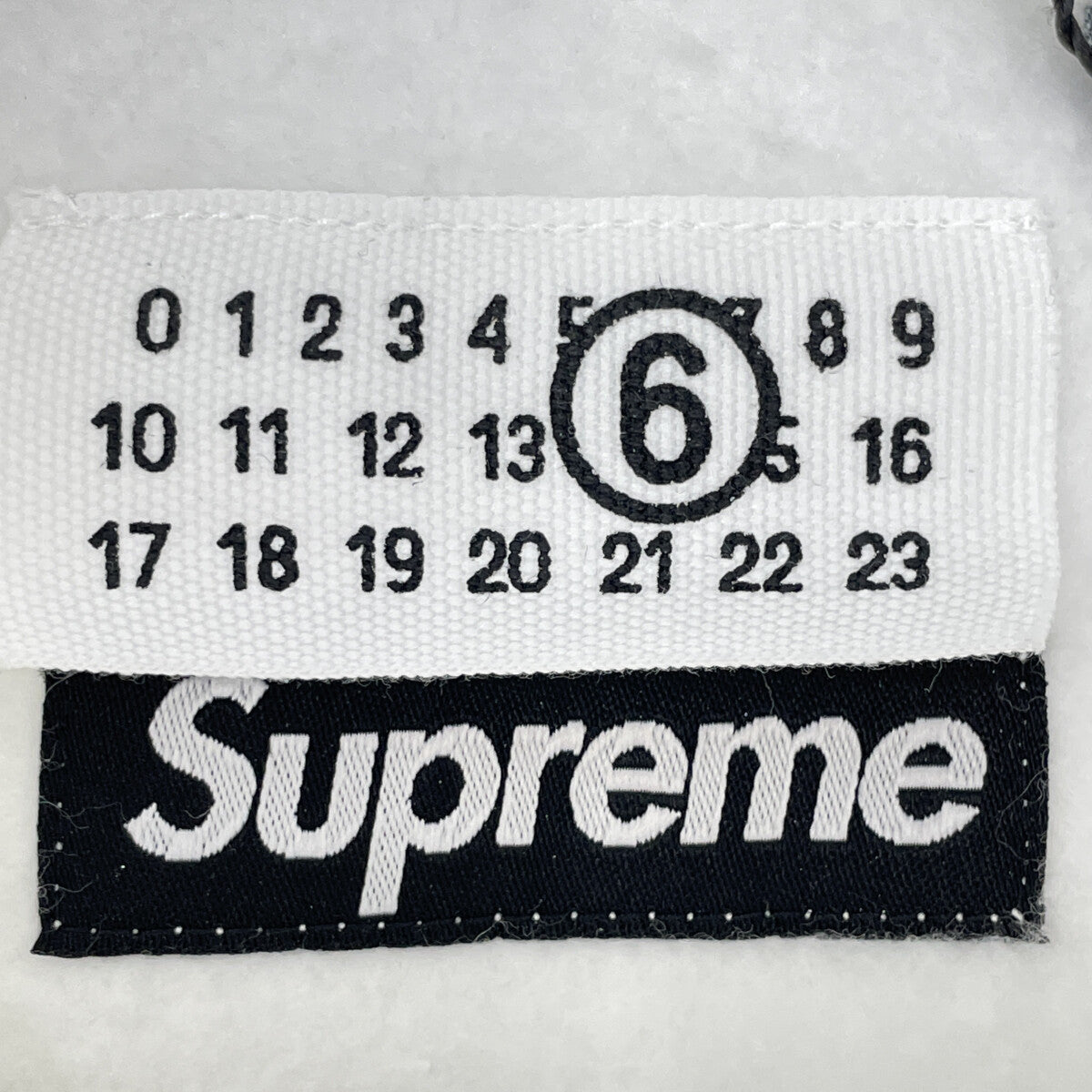 Supreme シュプリーム ×MM6 ﾎﾜｲﾄ Foil ﾎﾞｯｸｽﾛｺﾞ ﾌｰﾃﾞｨｽｳｪｯﾄ トップス 6
