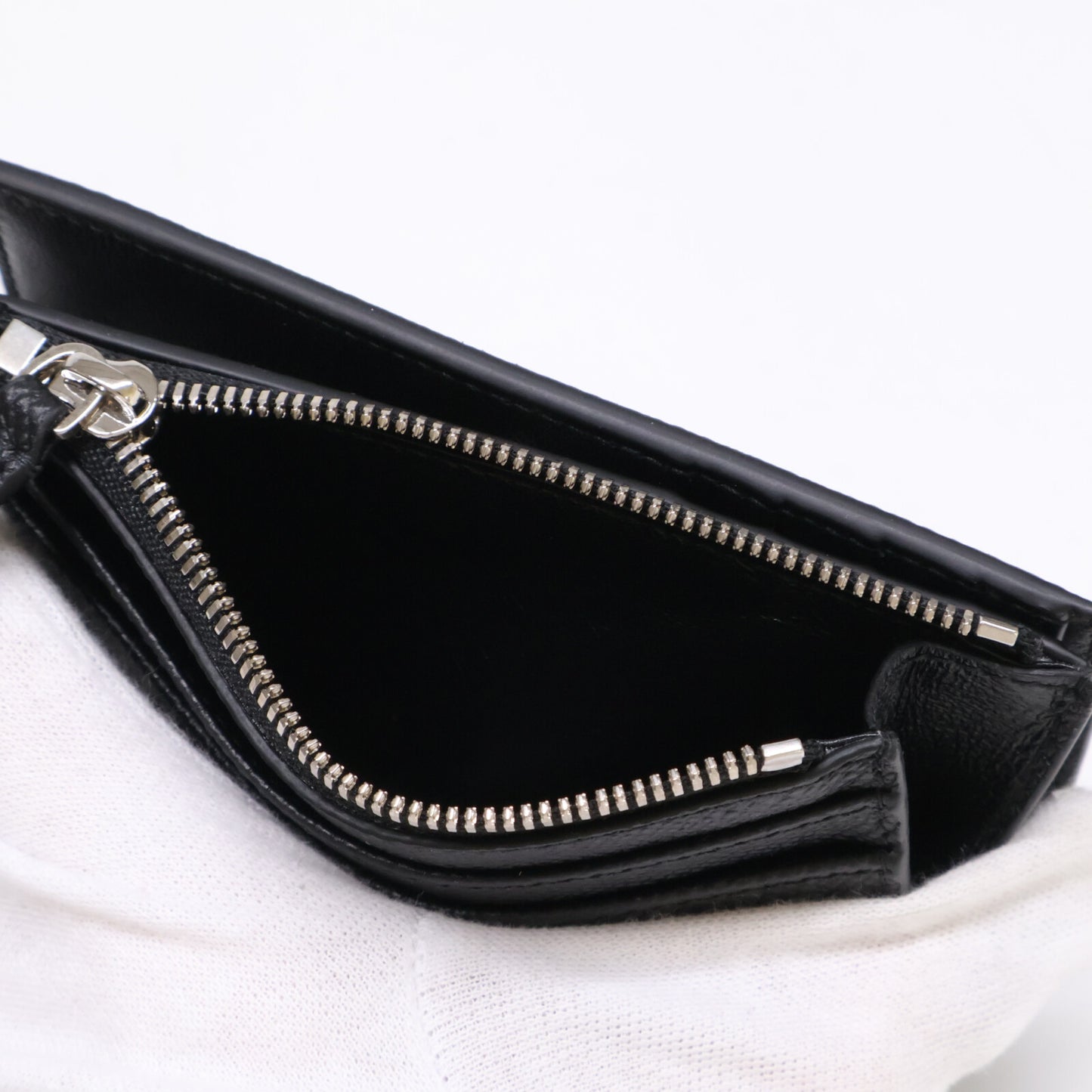 BALENCIAGA バレンシアガ 【新品同様】853577 Passport パスポート 二つ折り財布（小銭入れあり）