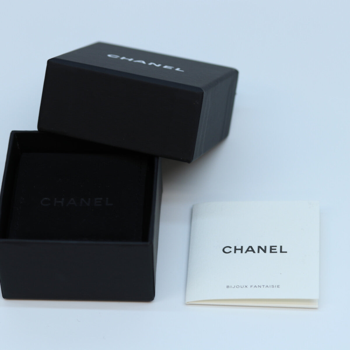 CHANEL シャネル B21V GP ラインストーン 編み込み スクエアピアス ピアス