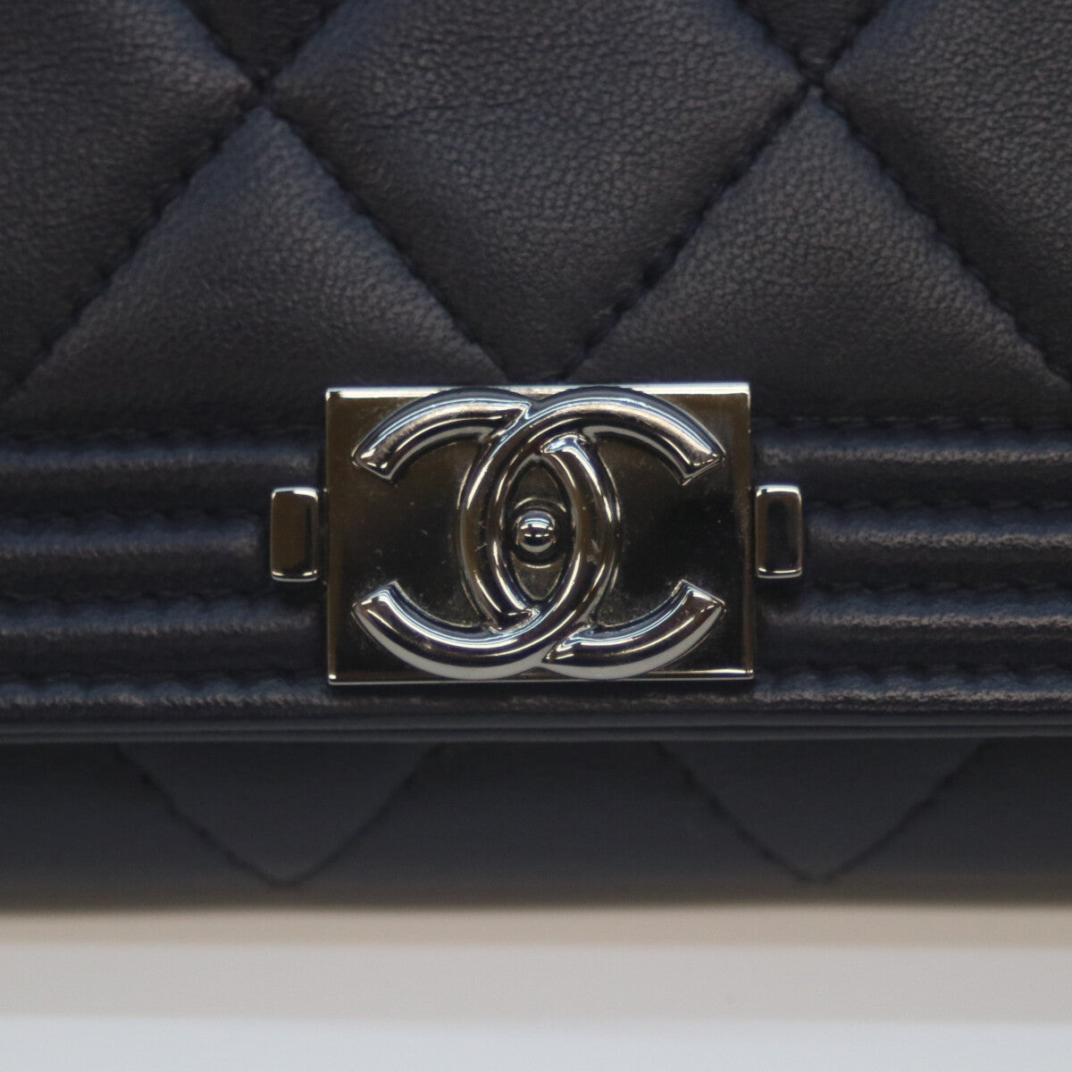 CHANEL シャネル 20番 ネイビー ラム ボーイシャネル シルバー金具 チェーンウォレット 長財布（小銭入れあり）
