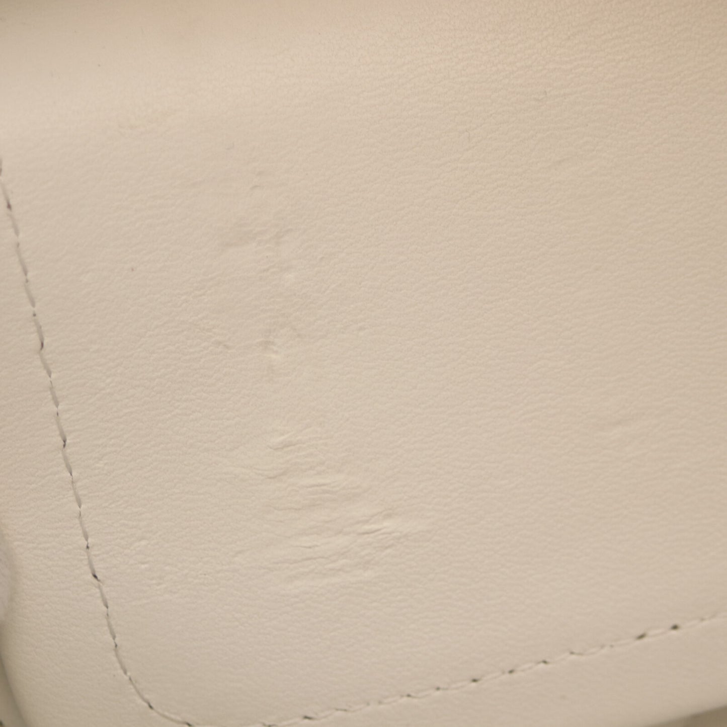 CHANEL シャネル 11番 A01112 白 ﾗﾑ ｼﾙﾊﾞｰ金具 Wﾌﾗｯﾌﾟ ﾏﾄﾗｯｾ25 ショルダーバッグ