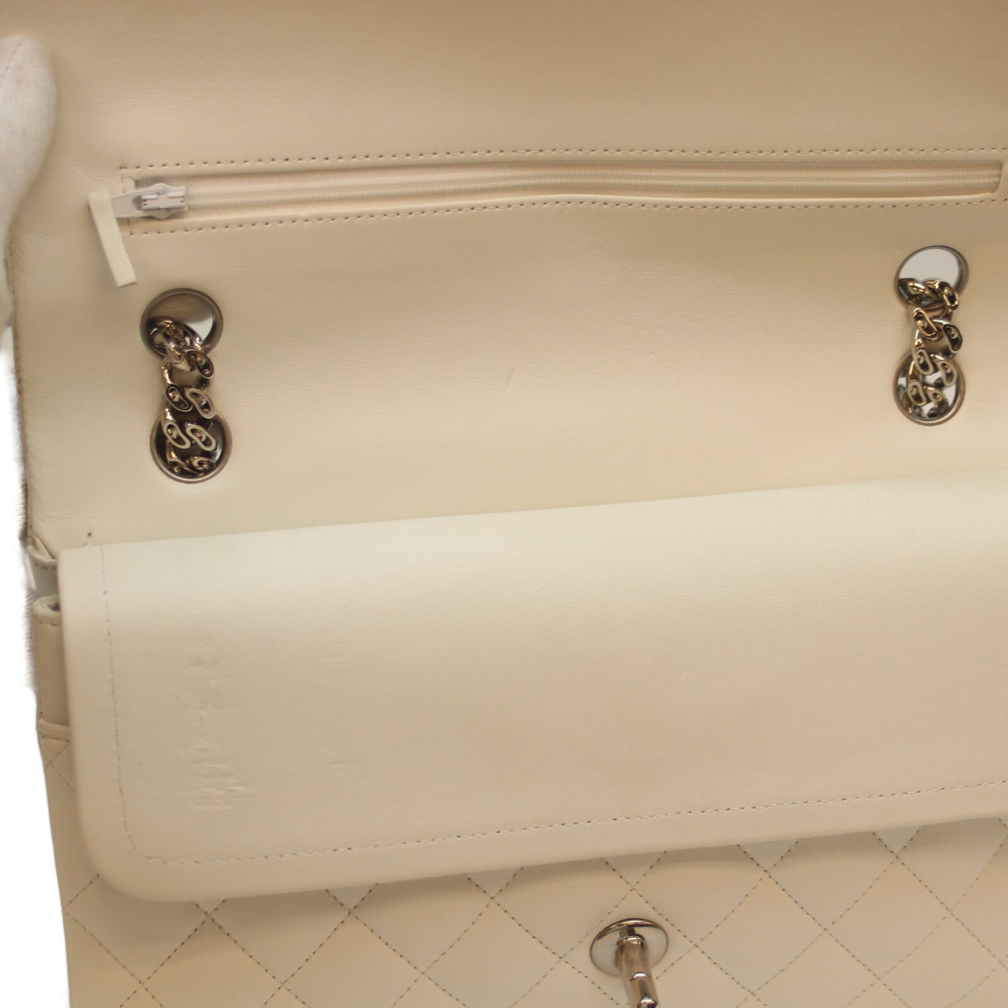 CHANEL シャネル 11番 A01112 白 ﾗﾑ ｼﾙﾊﾞｰ金具 Wﾌﾗｯﾌﾟ ﾏﾄﾗｯｾ25 ショルダーバッグ