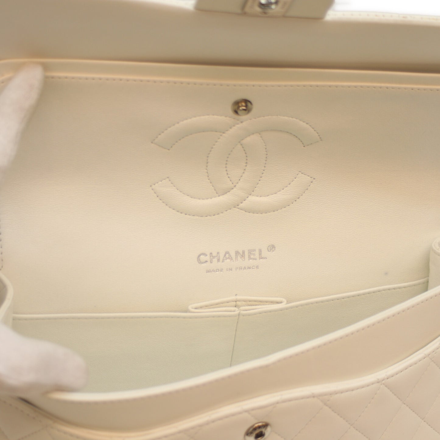 CHANEL シャネル 11番 A01112 白 ﾗﾑ ｼﾙﾊﾞｰ金具 Wﾌﾗｯﾌﾟ ﾏﾄﾗｯｾ25 ショルダーバッグ