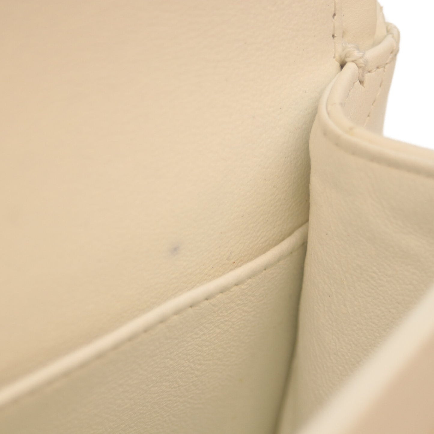 CHANEL シャネル 11番 A01112 白 ﾗﾑ ｼﾙﾊﾞｰ金具 Wﾌﾗｯﾌﾟ ﾏﾄﾗｯｾ25 ショルダーバッグ