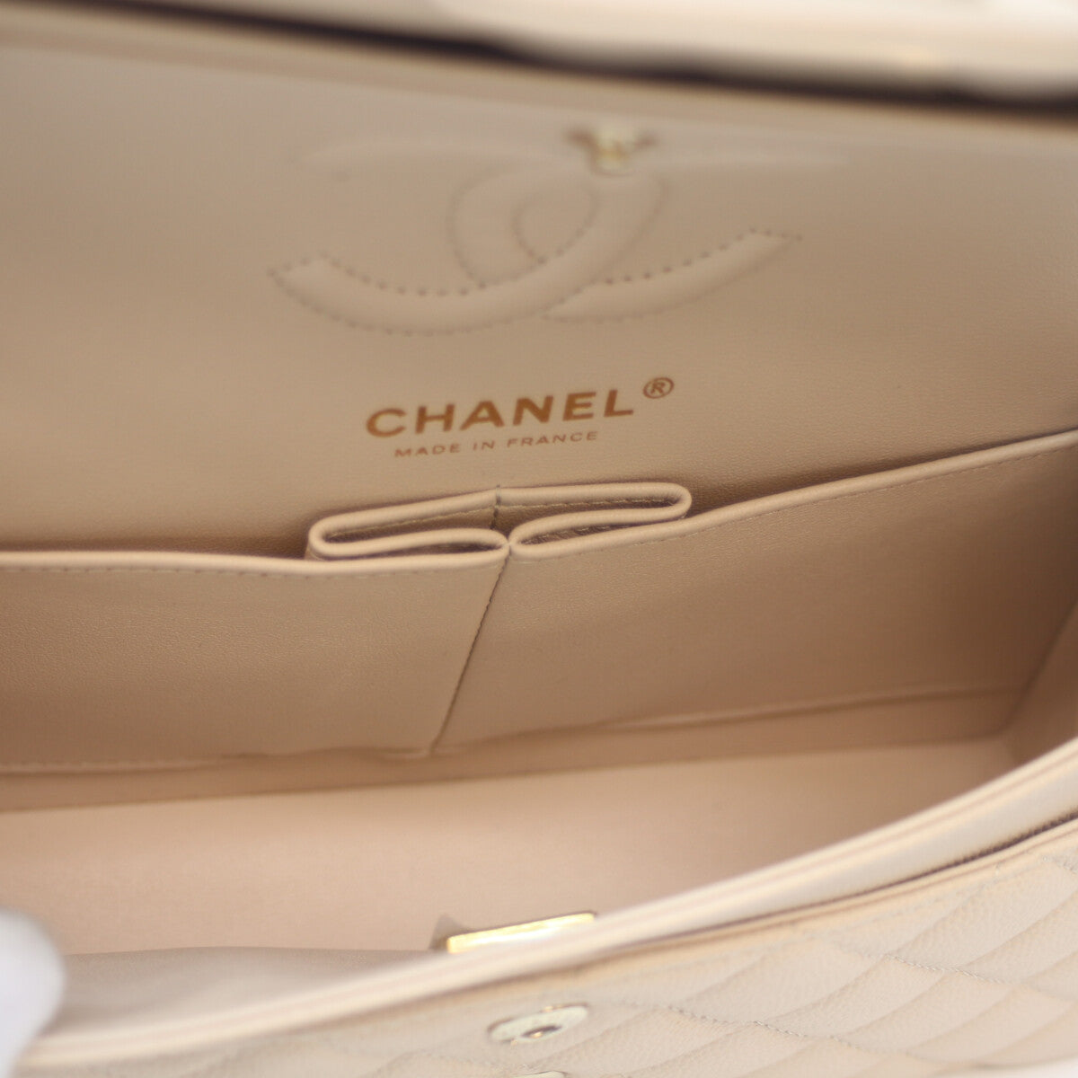 CHANEL シャネル A01113 ﾍﾞｰｼﾞｭ ｷｬﾋﾞｱ G金具 Wﾌﾗｯﾌﾟ ﾏﾄﾗｯｾ23 ショルダーバッグ