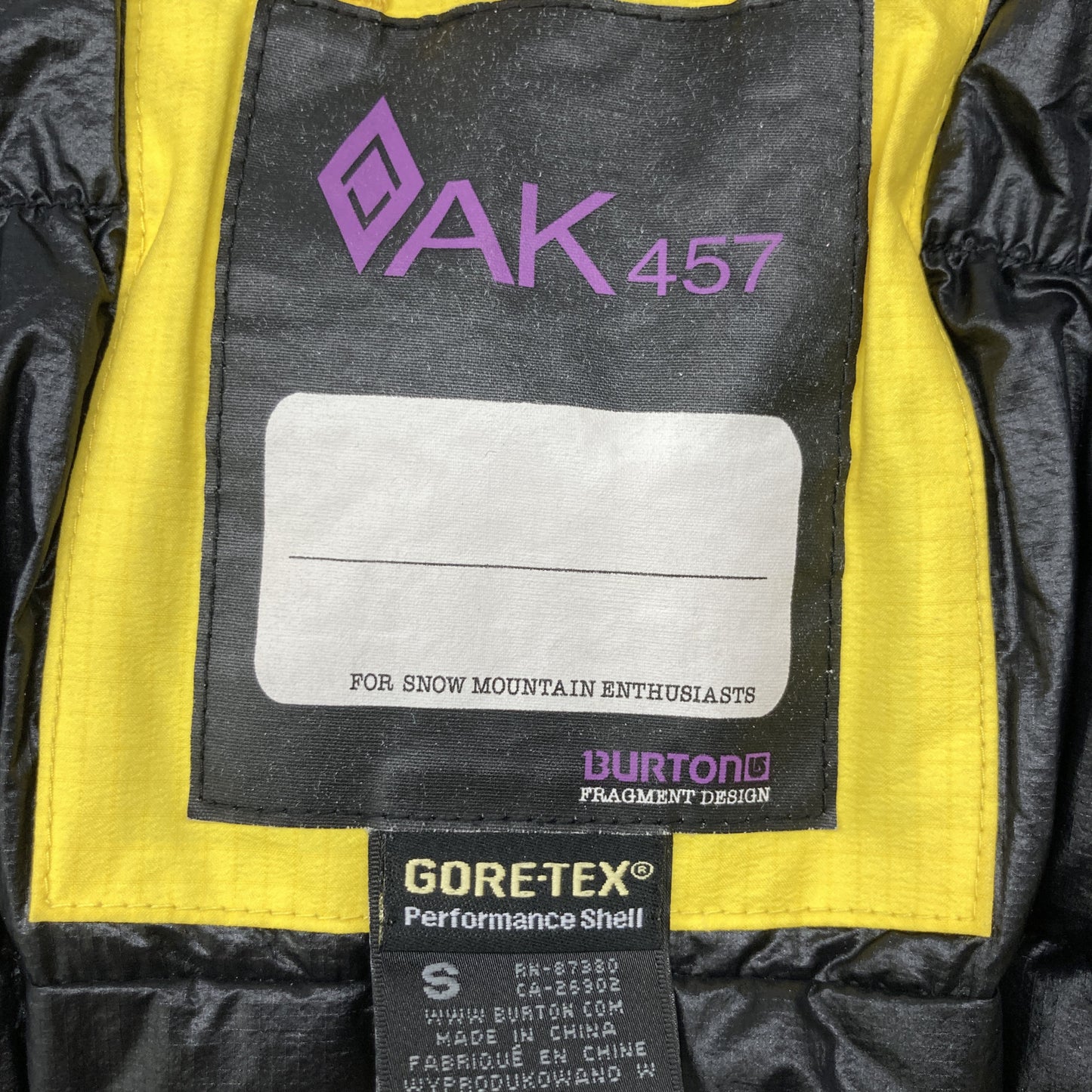 BURTON バートン ｲｴﾛｰ AK457 GORE-TEX ﾀﾞｳﾝｼﾞｬｹｯﾄ 253695 ジャケット S