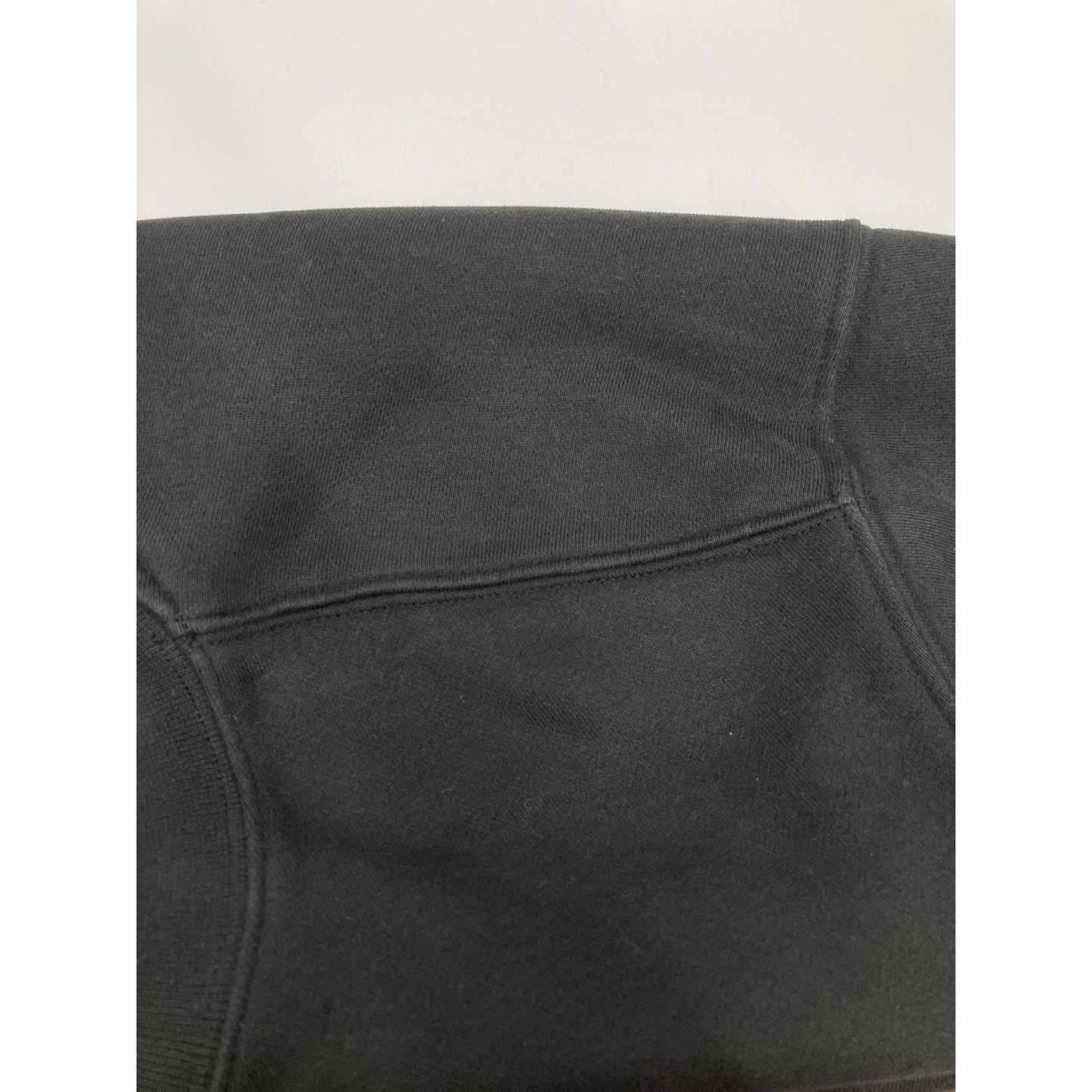 C.P.COMPANY シーピーカンパニー ﾌﾞﾗｯｸ 13CMSS008A ｸﾙｰﾈｯｸ 起毛ﾏﾝﾂｰﾏﾝ ｽｳｪｯﾄ トップス L